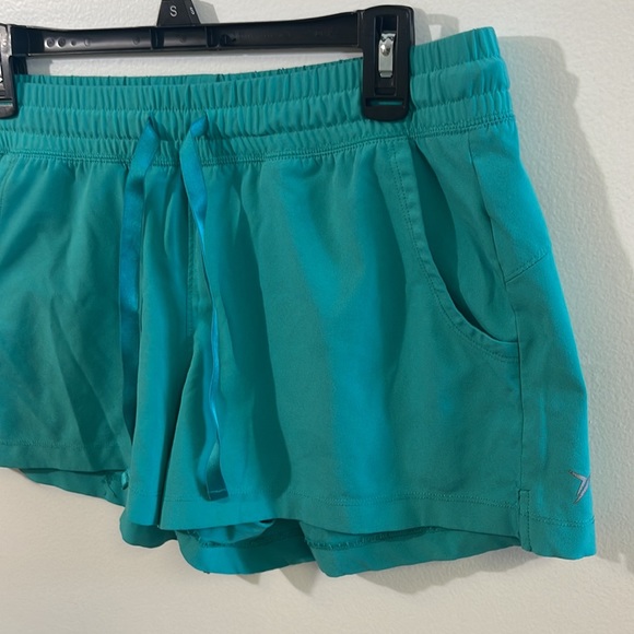 Good condition woman’s Old Navy Active shorts. Size M. - Picture 3 of 13